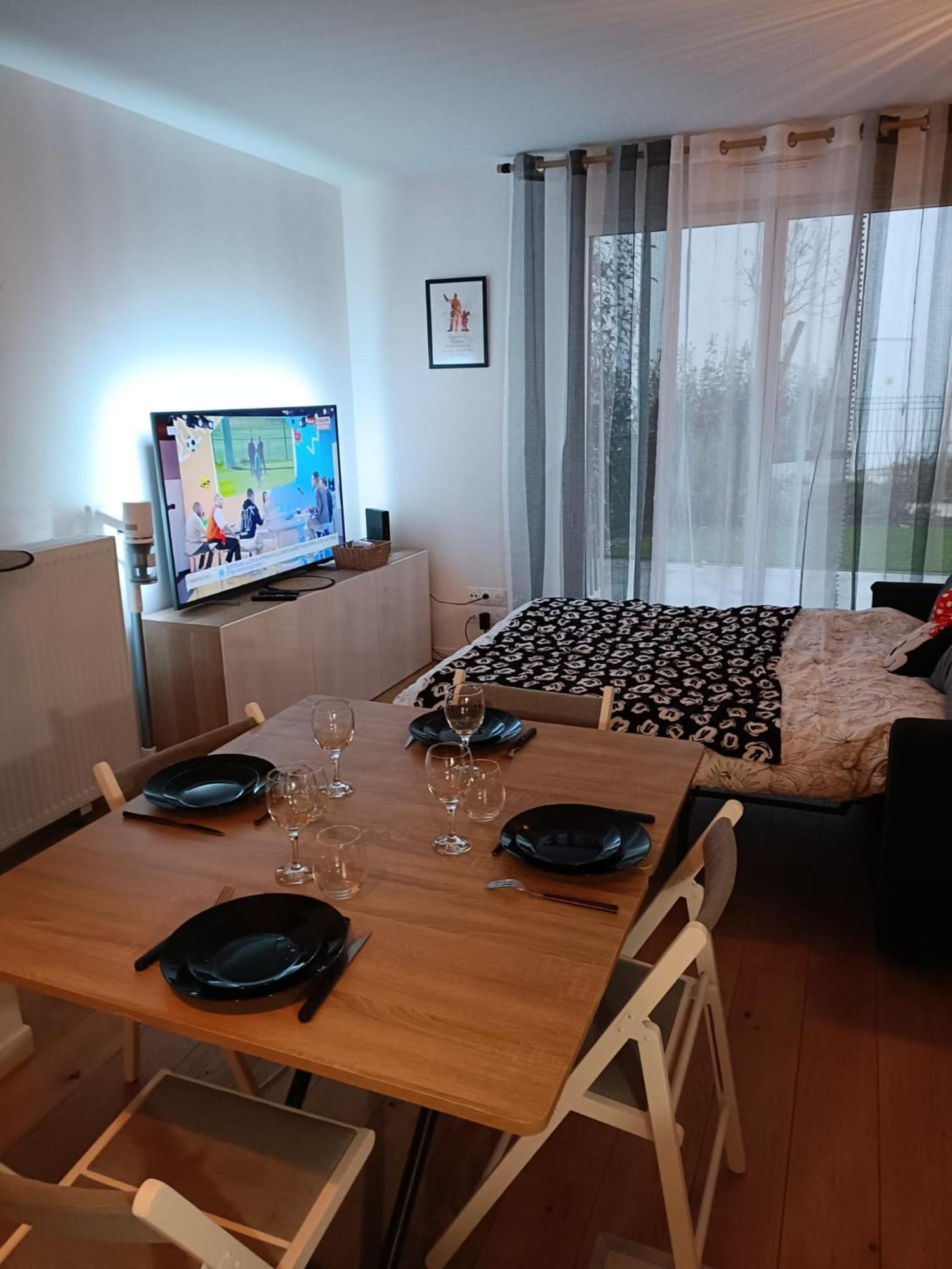 Disney - Paris 5 Min De Disney - Pk Prive Gratuit - 4 Personnes - Terrasse Jardin Chessy  Luaran gambar