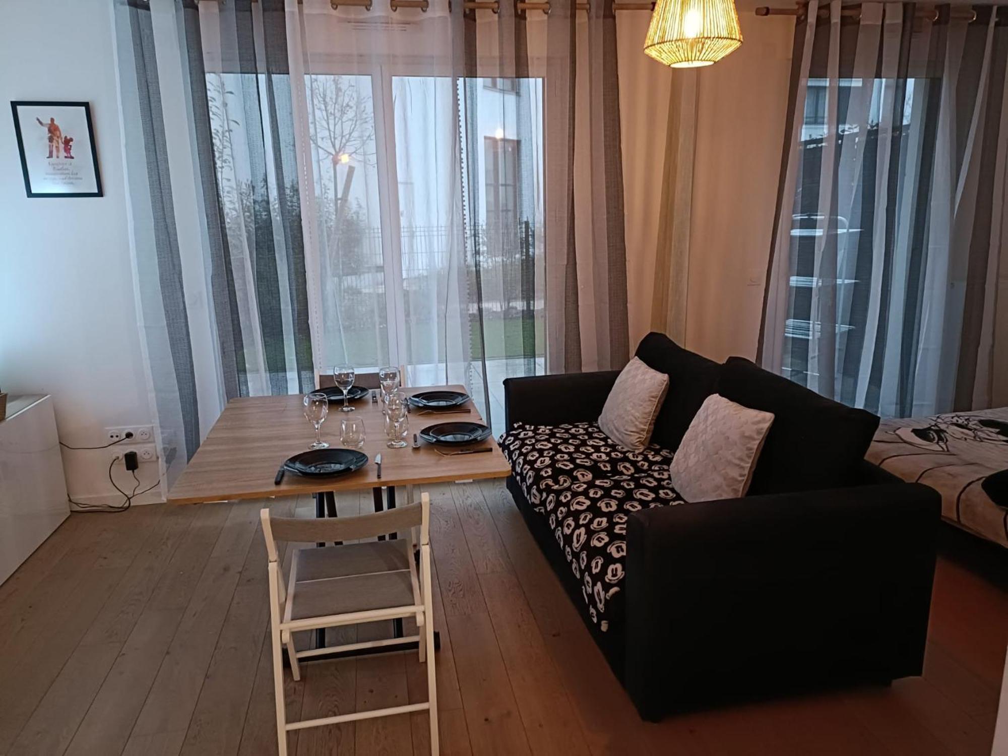 Disney - Paris 5 Min De Disney - Pk Prive Gratuit - 4 Personnes - Terrasse Jardin Chessy  Luaran gambar
