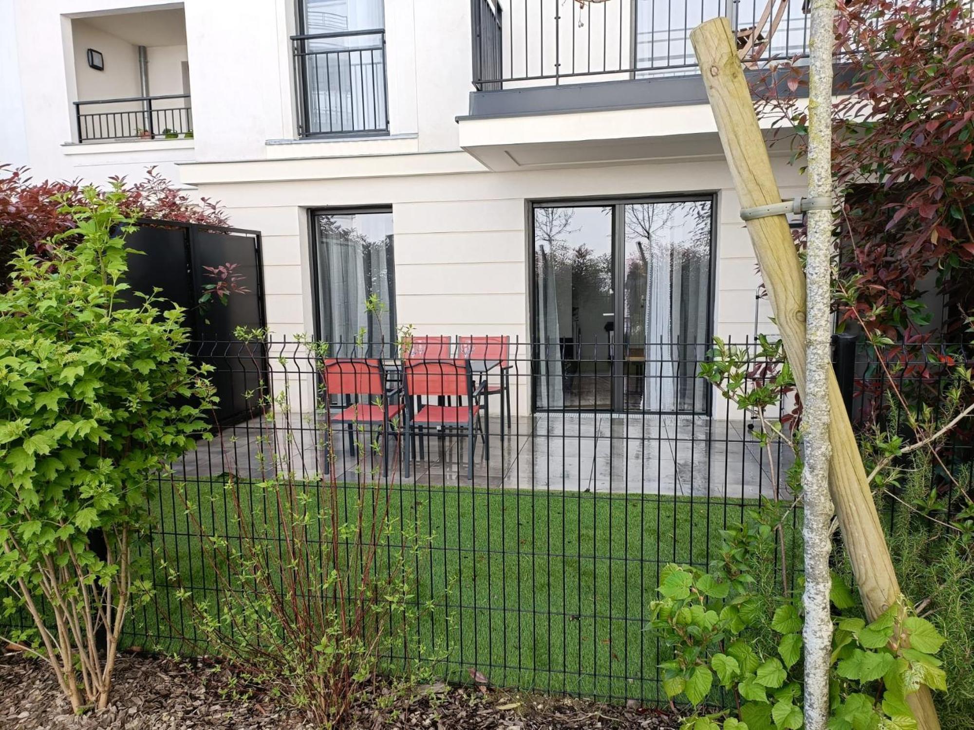 Disney - Paris 5 Min De Disney - Pk Prive Gratuit - 4 Personnes - Terrasse Jardin Chessy  Luaran gambar
